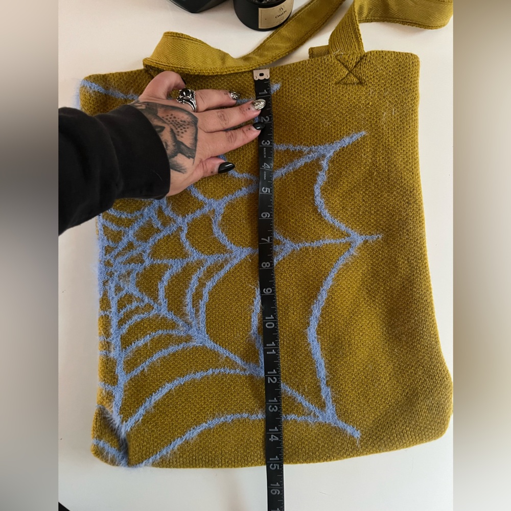 ✨ Urban Outfitters Knit Spiderweb Tote Bag – NWT ✨ - Picture 8 of 8